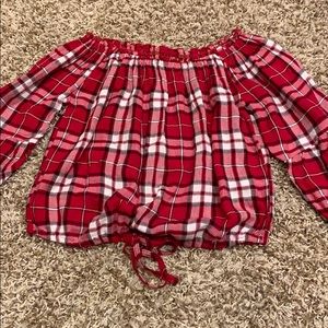 Off the shoulder kinda cropped shirt